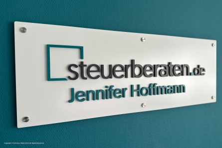 Hochwertiges Firmenschild für Steuerberater.