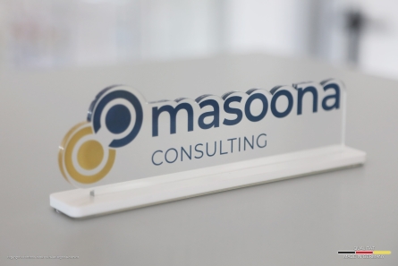 Masoona Consulting - Kleine Tischaufsteller aus Acrylglas