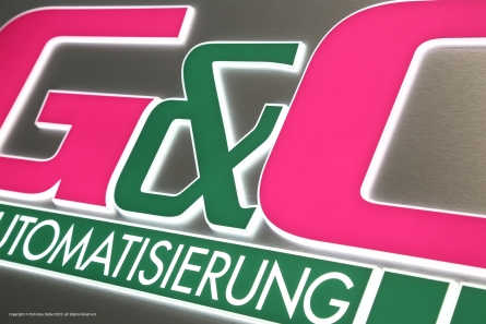 G&O Automatisierung - Leuchtreklame in Edelstahloptik