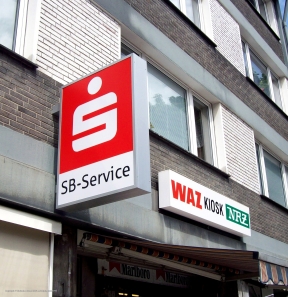 Sparkasse - Lichtwerbung mit Leuchtausleger