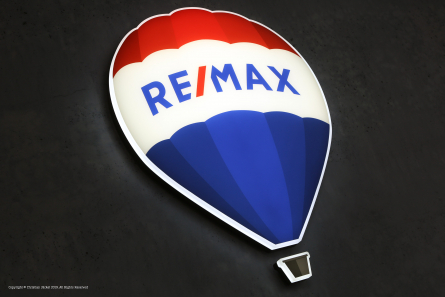 REMAX Ballon als Leuchtreklame