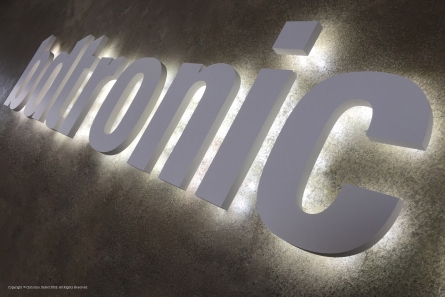 LED beleuchtetes Logo aus PVC.