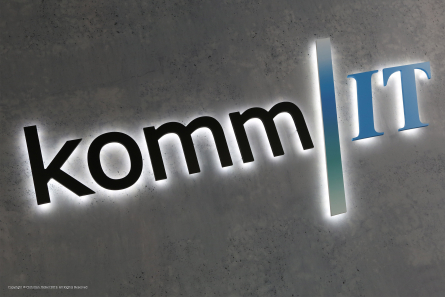 komm / IT - Leuchtreklame