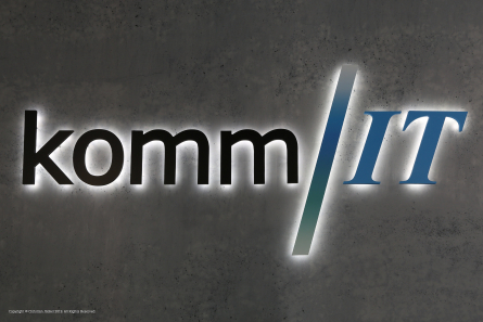 komm / IT - Leuchtreklame