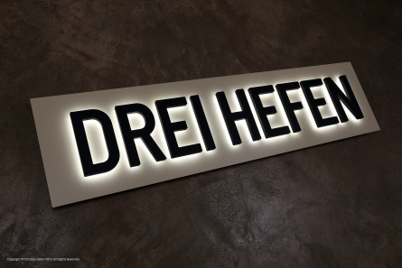DREI HEFEN - Leuchtreklame