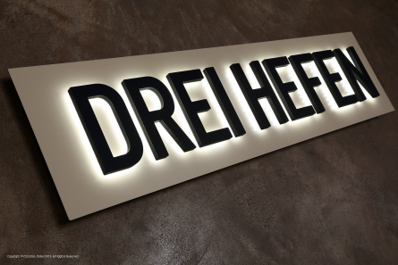 DREI HEFEN - Leuchtreklame