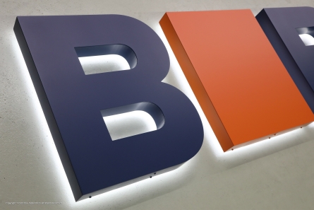 BEBAU - Profil 3 Leuchtbuchstaben aus Aluminium