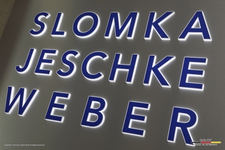 Leuchtreklame für eine Steuerkanzlei