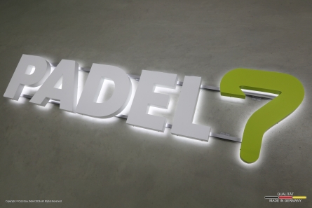 PADEL7 - Beleuchtetes Firmenlogo mit Profil 3 Leuchtbuchstaben