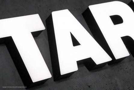 TARIS - Leuchtende Buchstaben aus Vollacryl