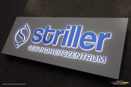 Striller - Beleuchtetes Logo für ein Gesundheitszentrum
