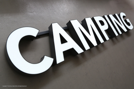 Campingplatz Lichtwerbung mit Profil 5 Leuchtbuchstaben.