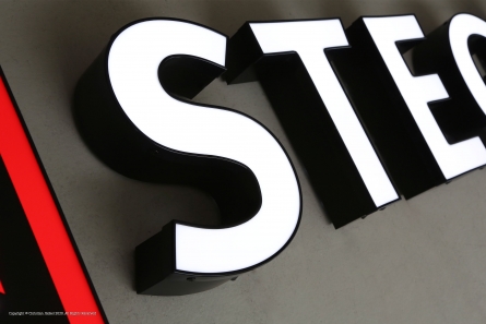 Kaminbau Stegemann - Leuchtreklame mit Profil 5 Buchstaben