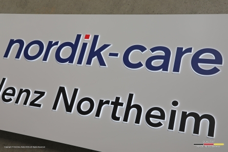 nordik-care - Leuchtreklame für eine Seniorenresidenz