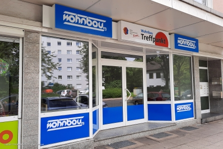 Wohnbau - Leuchtreklame mit Standard-Leuchttransparenten (Haube)
