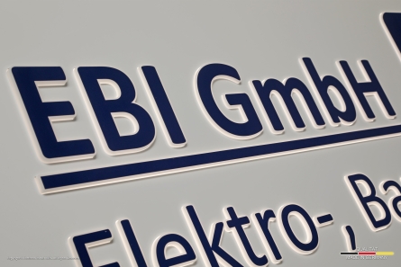 EBI GmbH - Leuchtkasten mit durchgesteckten Leuchtbuchstaben