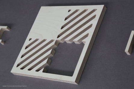 WOOLRICH - Logo aus Holz