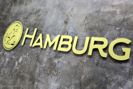 HamburgBarft - Hochwertige Außenwerbung mit Metall-Buchstaben