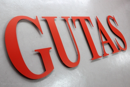 GUTAS - Fassadenbuchstaben aus Metall