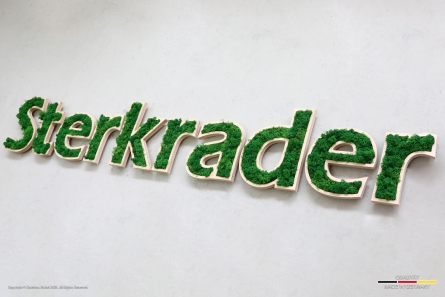 Sterkrader - Moos-Logo mit Buchstaben aus Holz