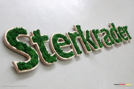 Sterkrader - Moos-Logo mit Buchstaben aus Holz