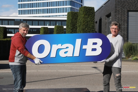Oral-B - XXL-Logo aus EPS und PVC
