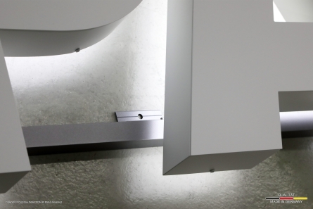 PADEL7 - Beleuchtetes Firmenlogo mit Profil 3 Leuchtbuchstaben