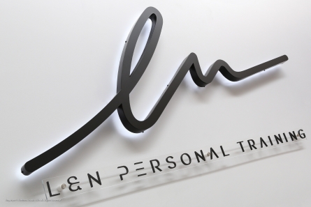 L&N Personal Training - Leuchtreklame mit Profil 3 Logo