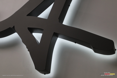Kurt Wohnideen - Beleuchtete Schreibschrift aus Aluminium
