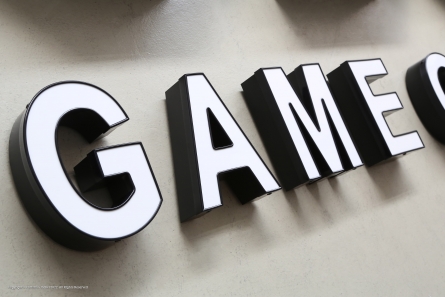 UDO - GAME OVER - Profil 5 Leuchtbuchstaben für eine Konzertbühne