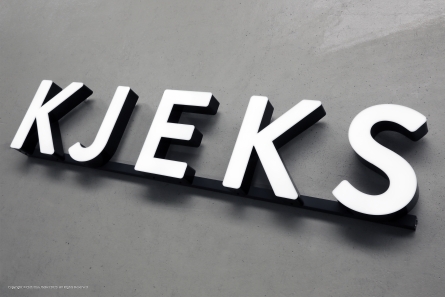 KJEKS - Profil 6 Leuchtbuchstaben mit Montageschiene