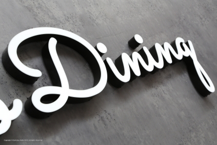 Okto Dining - Profil 6 Leuchtbuchstaben als Schreibschrift