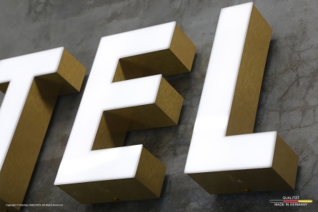 HOTEL - Leuchtbuchstaben mit goldenen Zargen