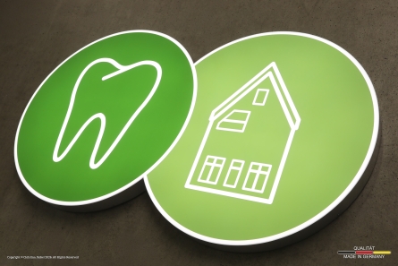 Zahnarztpraxis Leuchtreklame - Profil 6 Leuchtkasten