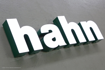 hahn - Profil 6 Leuchtreklame mit Profilbuchstaben