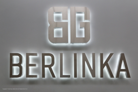 BERLINKA - Beleuchtete Profilbuchstaben im Industrielook
