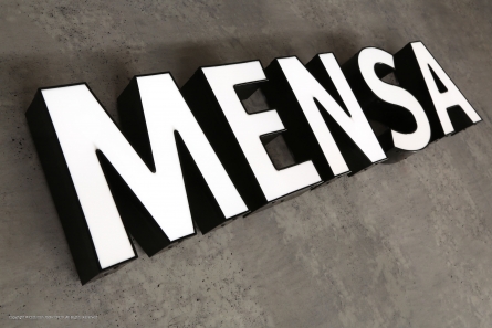 MENSA - Leuchtreklame mit Profilbuchstaben