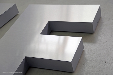 RWE - Profilbuchstaben in Edelstahl Optik
