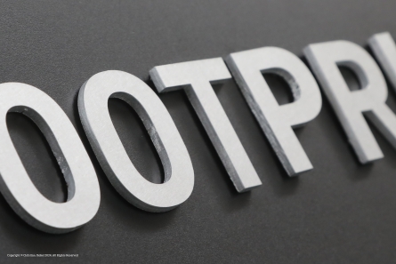 FOOTPRINT - Buchstaben aus geschliffenem Aluminium