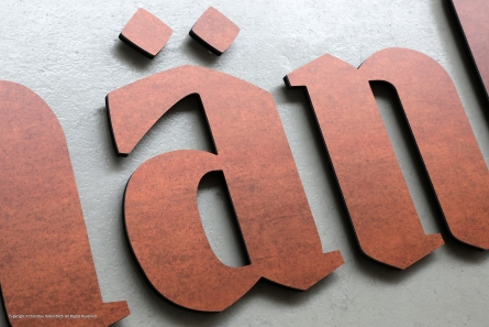 Marktschänke - Außenwerbung mit 3D-Buchstaben in Rostoptik