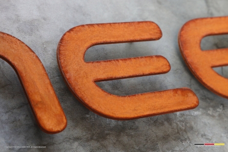 MeerWerkstatt - Rostiges Logo mit Buchstaben aus Cortenstahl