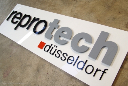 reprotech Düsseldorf - Aussenreklame - Direkt vom Hersteller