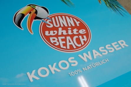 Kokos Wasser - Sunny White Beach