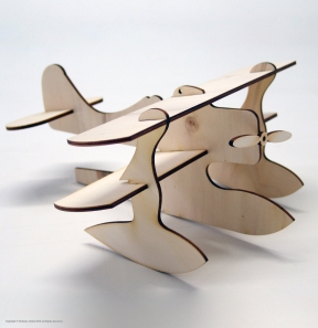 Flugzeugmodell aus Holz