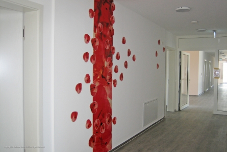 Blumendekor als Etagenschilder aus Holz