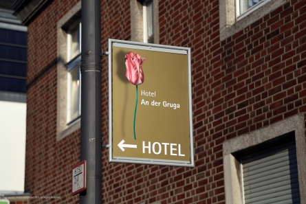 Hotel Maximilians - Wegweiser aus PVC (Forex)