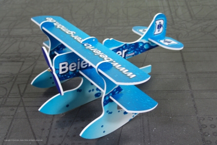 Modellflugzeuge aus bedrucktem PVC (Forex).