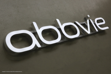 abbvie - Profil 6 Leuchtbuchstaben mit Spiegel-Zargen