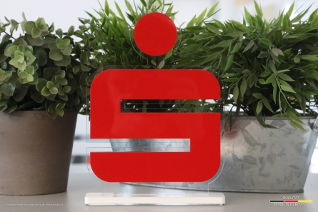 Sparkasse - Tischaufsteller aus farbigem und klaren Acrylglas