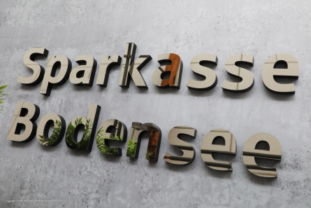 Sparkasse Bodensee - Spiegelbuchstaben aus Edelstahl und Acrylglas